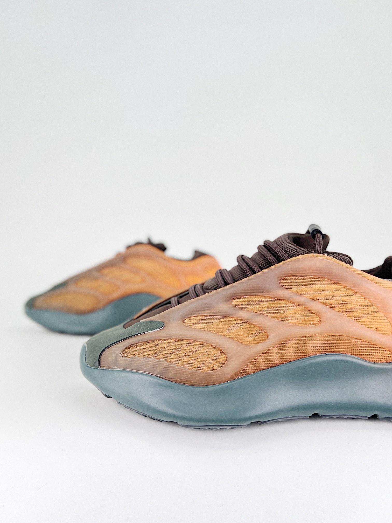Yeezy 700 V3 - Imagem 3
