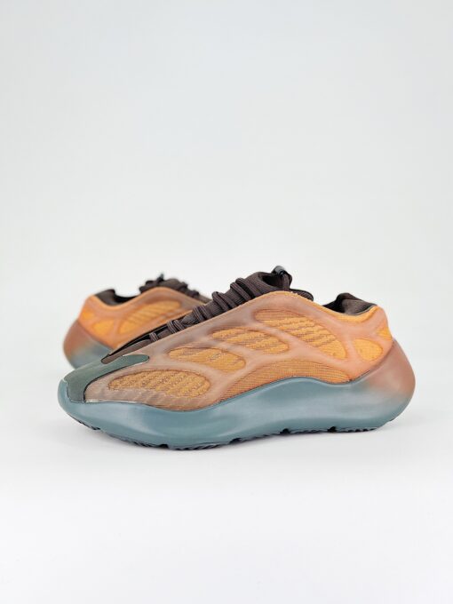 Yeezy 700 V3 - Imagem 8