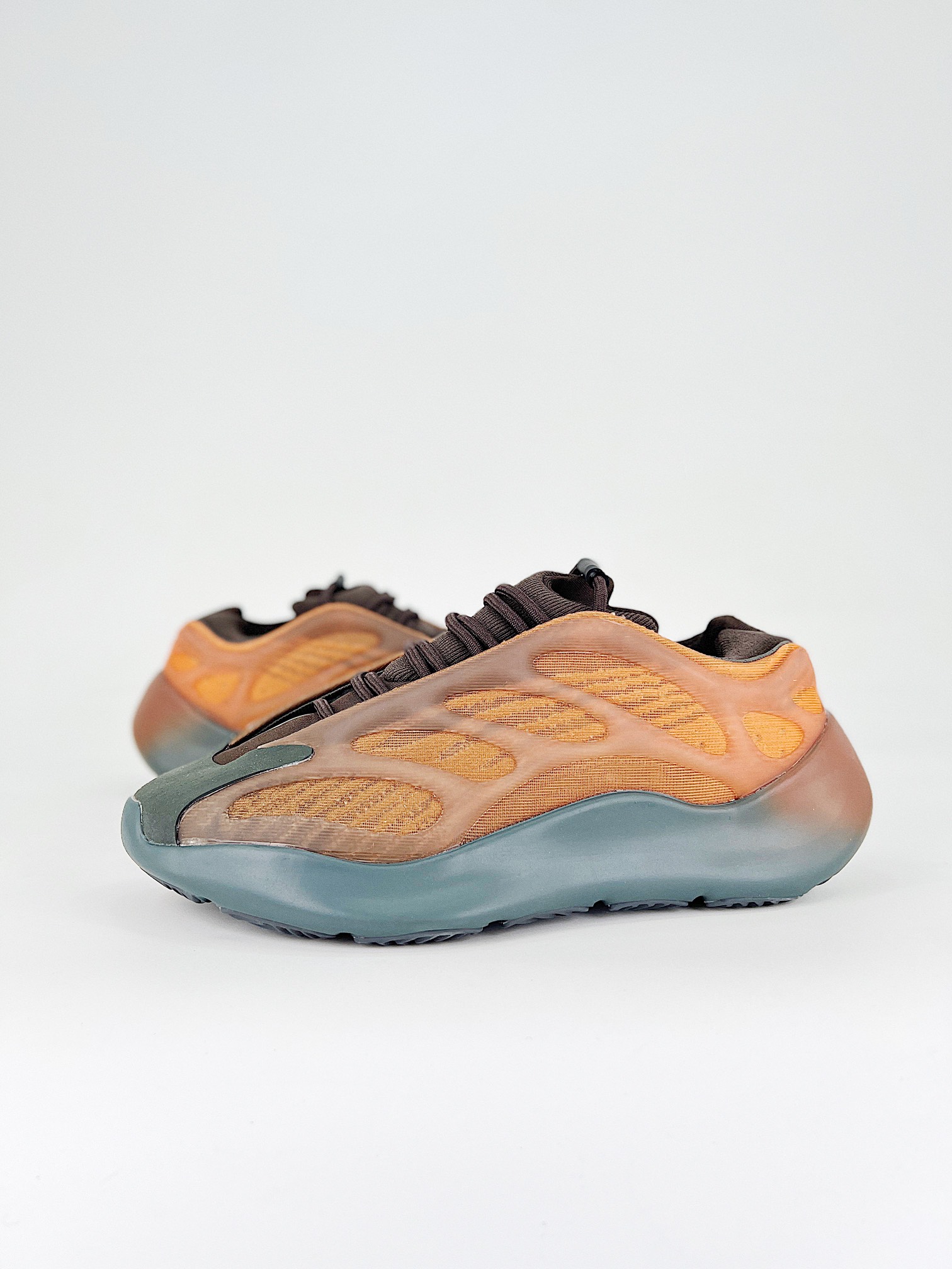 Yeezy 700 V3 - Imagem 8