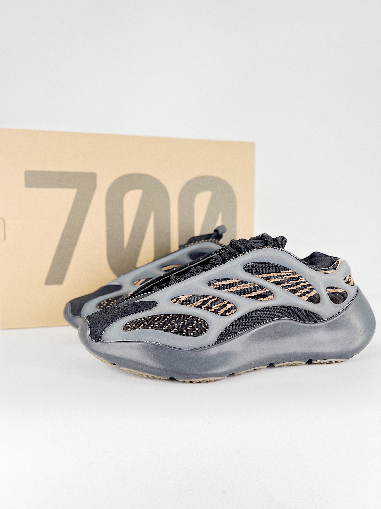 Yeezy 700 V3