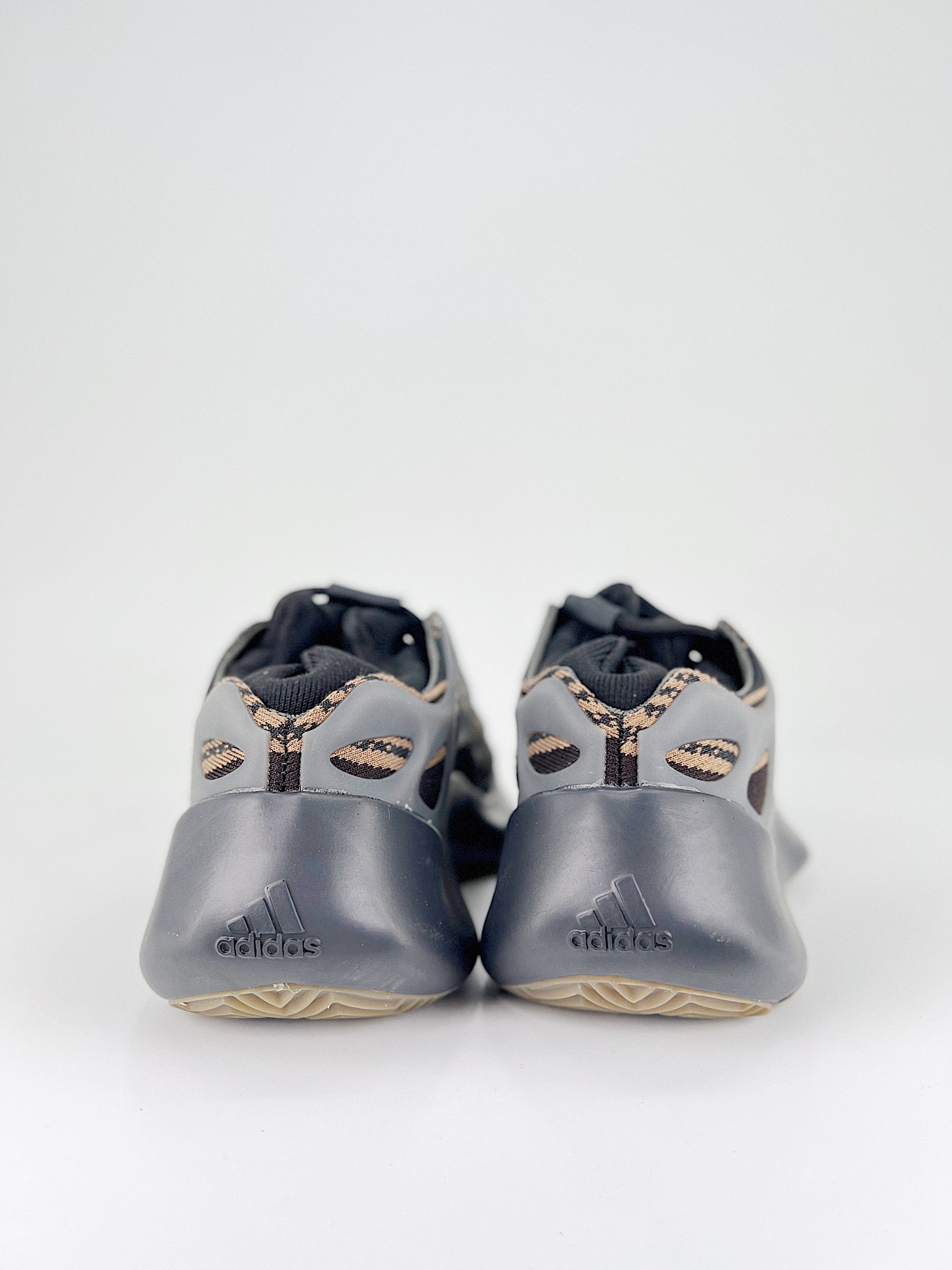 Yeezy 700 V3 - Imagem 6