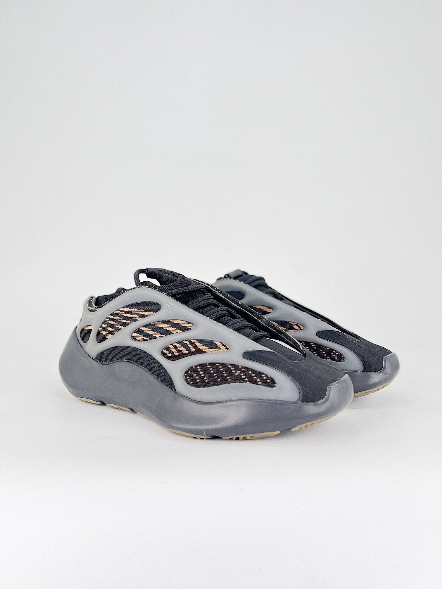 Yeezy 700 V3 - Imagem 3