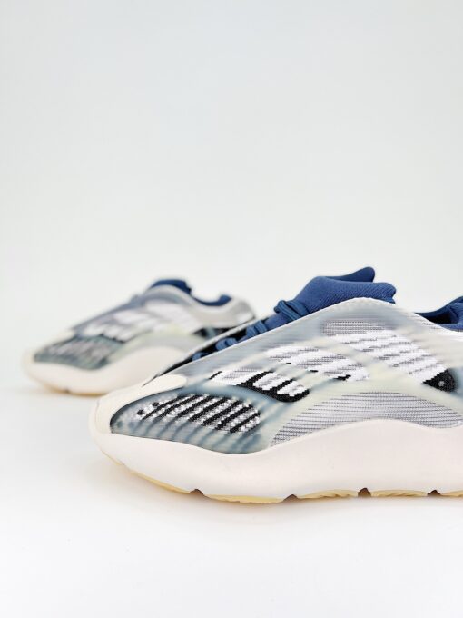 Yeezy 700 V3 - Imagem 5