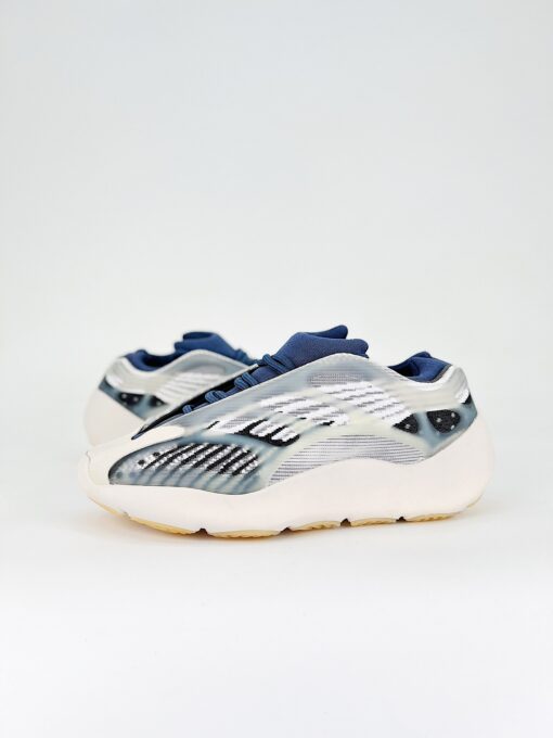 Yeezy 700 V3 - Imagem 3