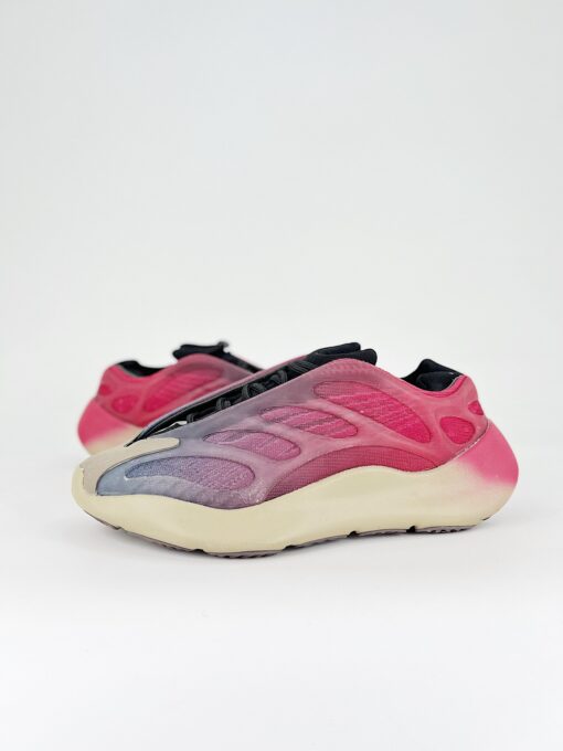 Yeezy 700 V3 - Imagem 3