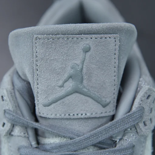 KAWS 4 Retro "Cool Grey" - Imagem 7