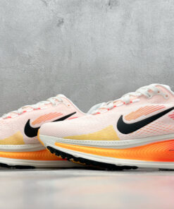 Nike Vomero 18