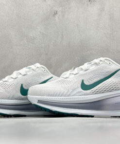 Nike Vomero 18