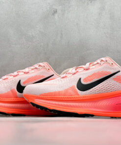 Nike Vomero 18