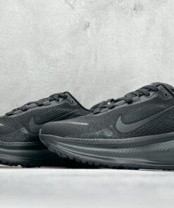 Nike Vomero 18