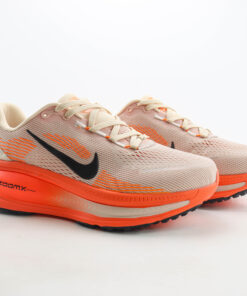 Nike Vomero 18